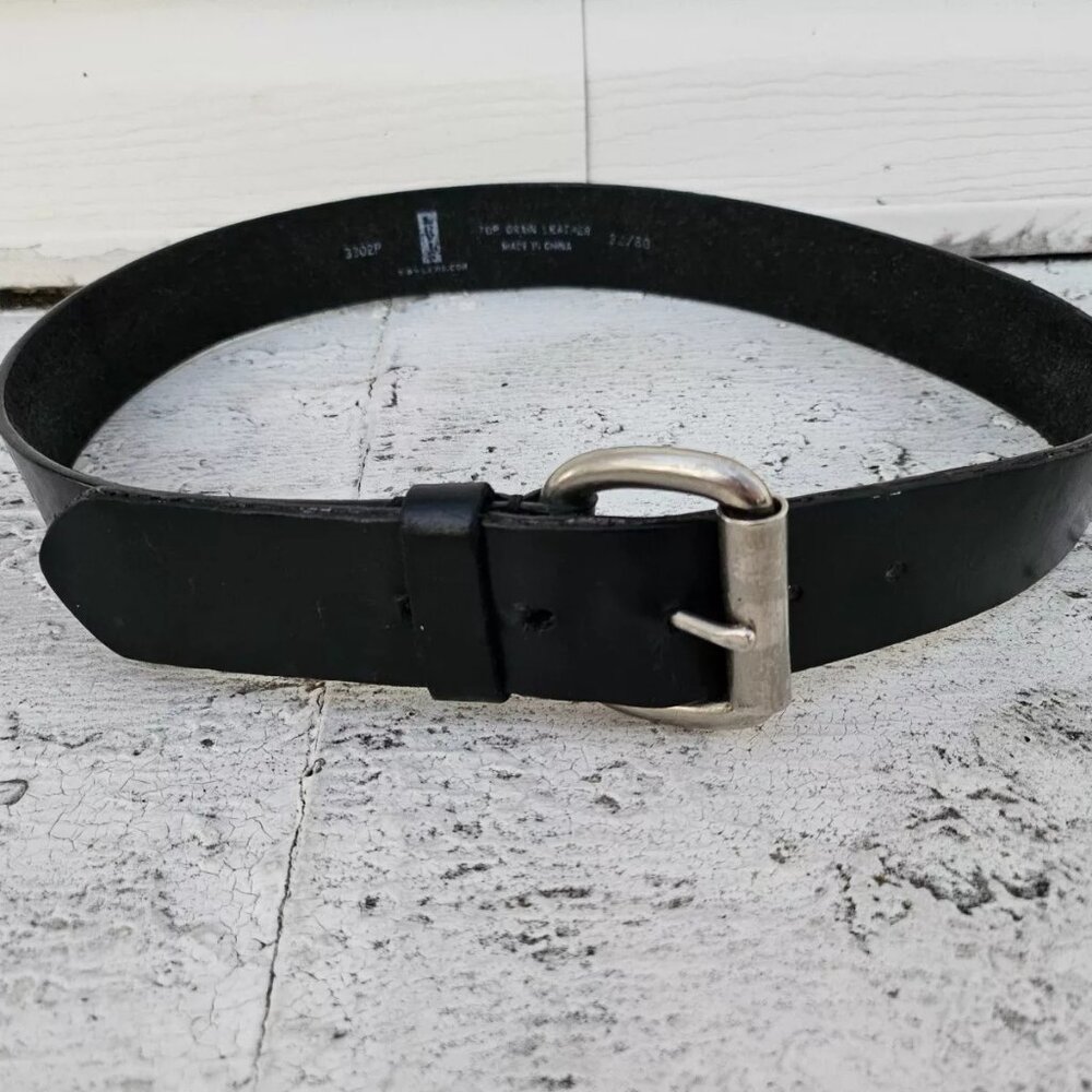 Levis Men Belt Black Leather Waistband Silver Tone Pin Buckle Size 30-31 inches - Picture 4 of 11